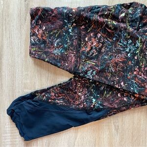 Floral Patterned LULULEMON Leggings cropped